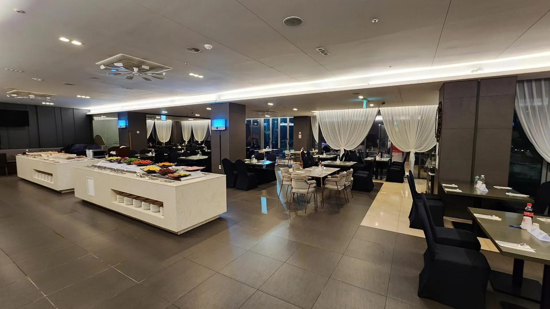 Ramada By Wyndham Jeju Hamdeok Hotel