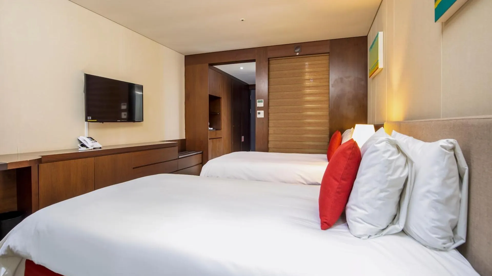 Ramada By Wyndham Jeju Hamdeok Hotel