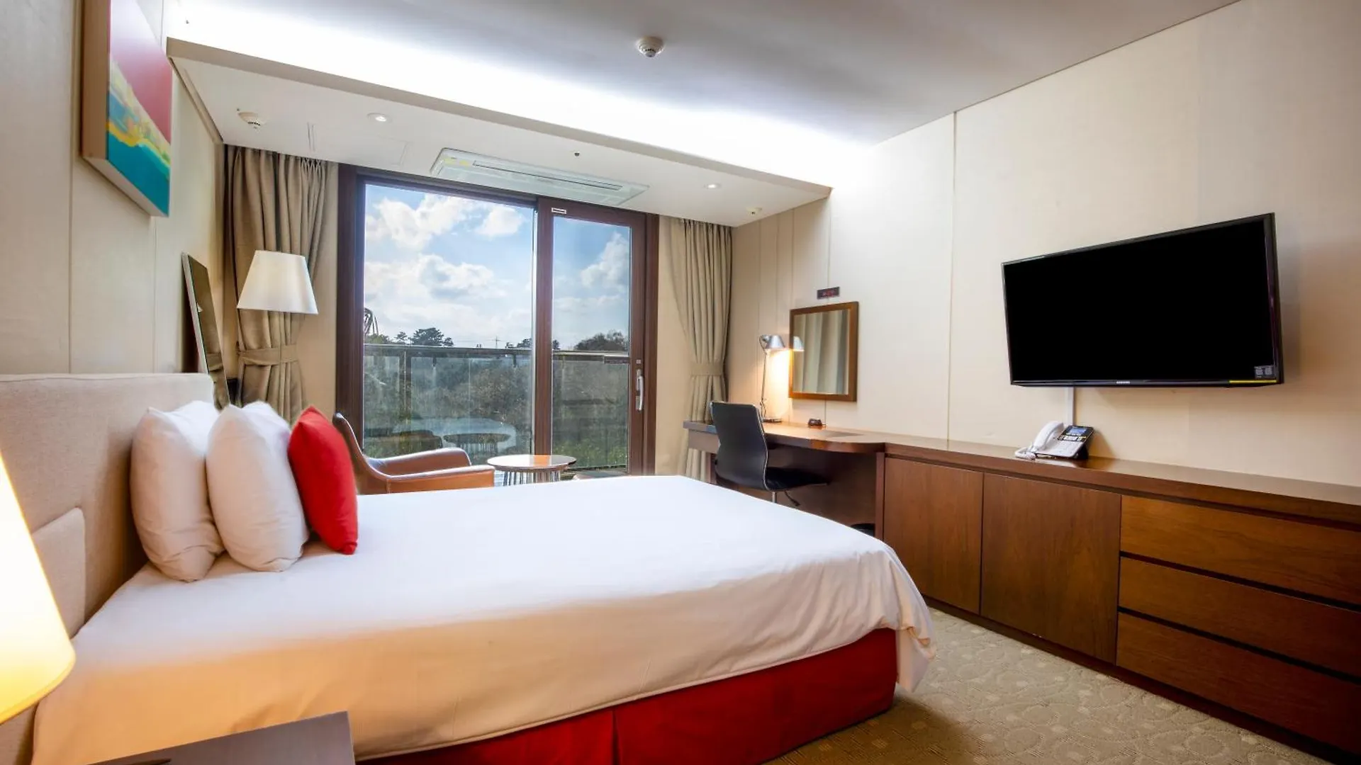 Ramada By Wyndham Jeju Hamdeok Hotel